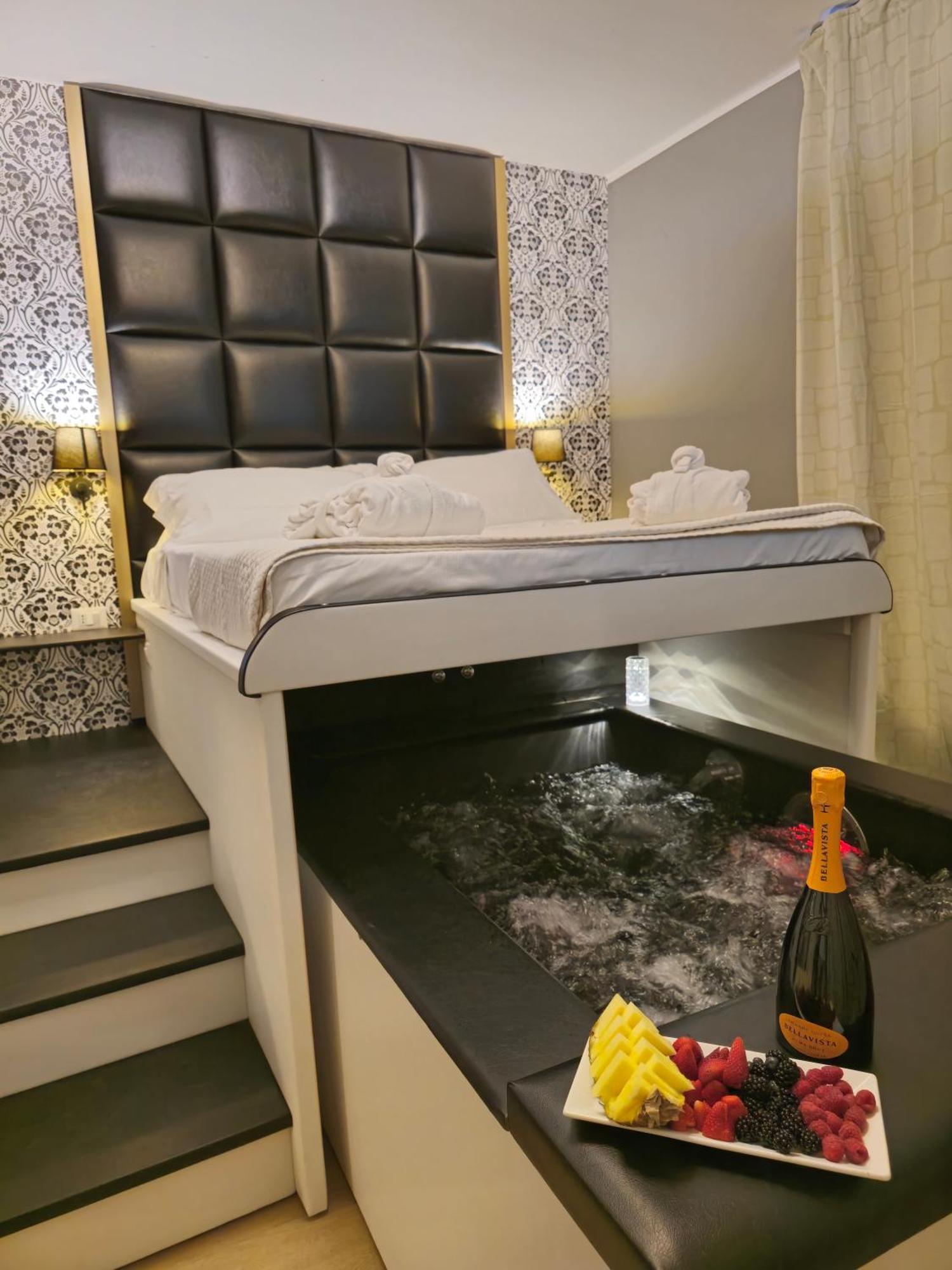 Alma Suites - Il Nido D'Amore Livorno Eksteriør billede