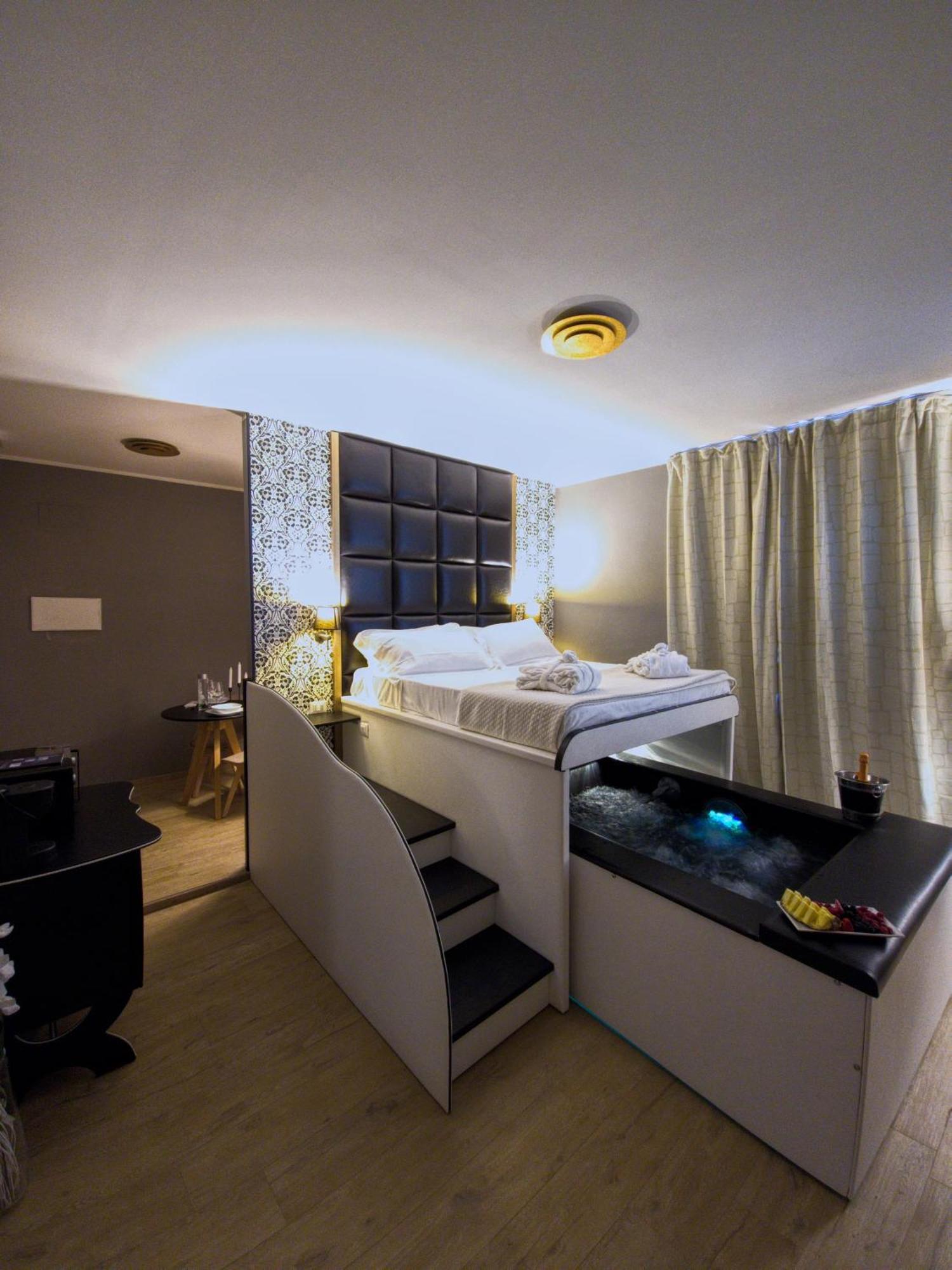 Alma Suites - Il Nido D'Amore Livorno Eksteriør billede