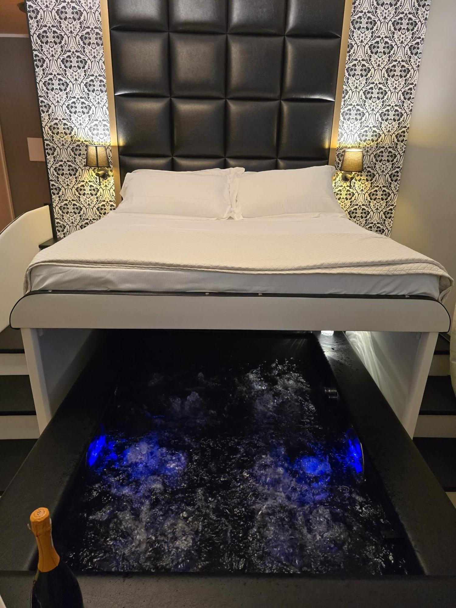 Alma Suites - Il Nido D'Amore Livorno Eksteriør billede